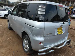 Toyota Sienta 2012 Silver