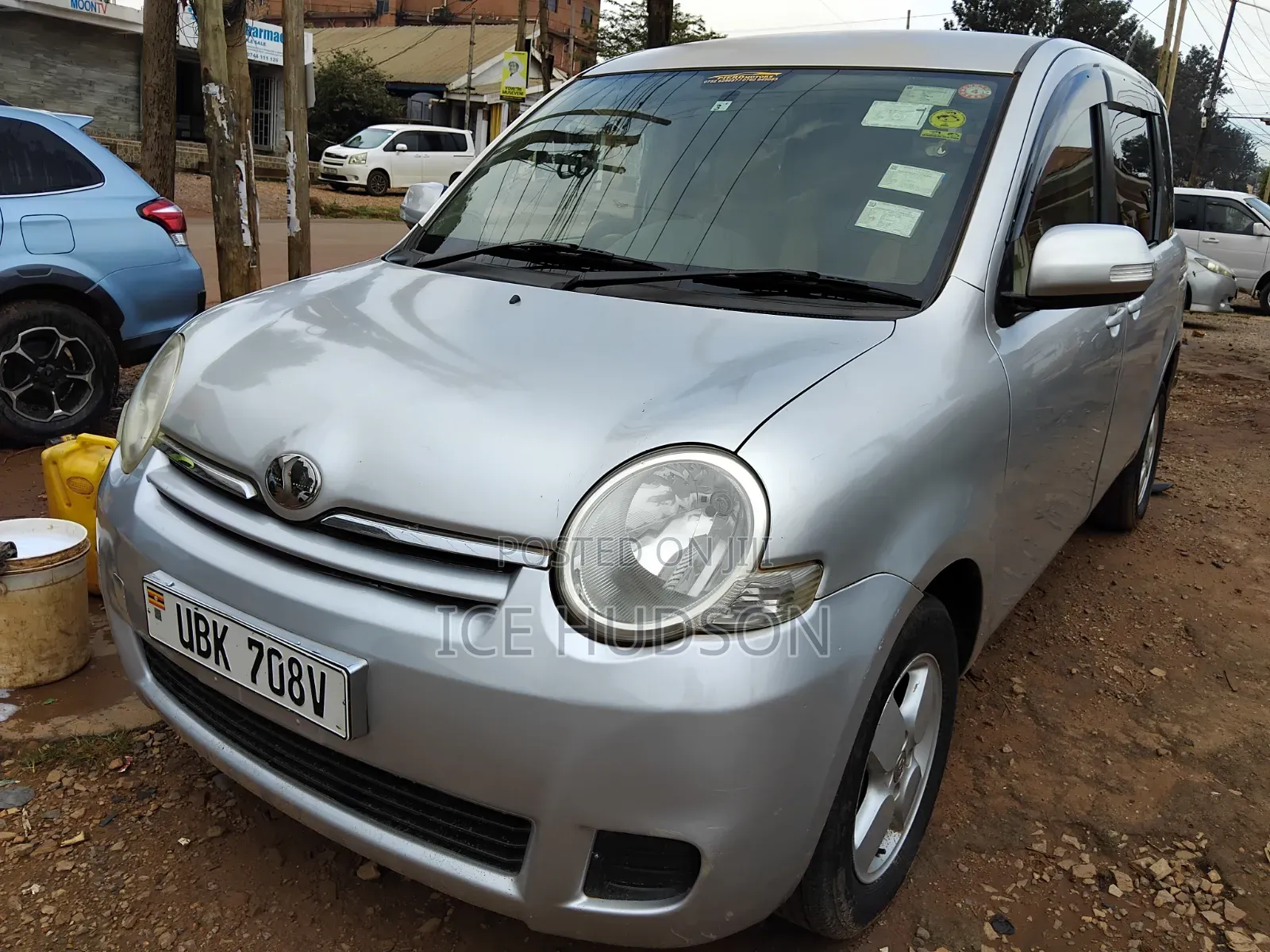 Toyota Sienta 2012 Silver