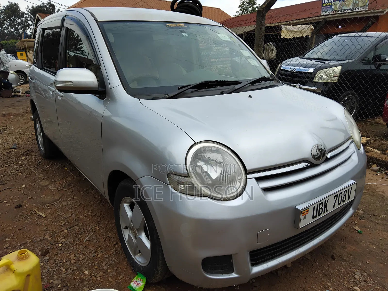 Toyota Sienta 2012 Silver