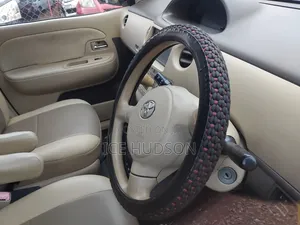 Toyota Sienta 2012 Silver