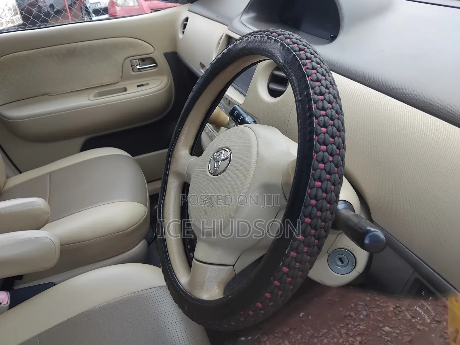 Toyota Sienta 2012 Silver