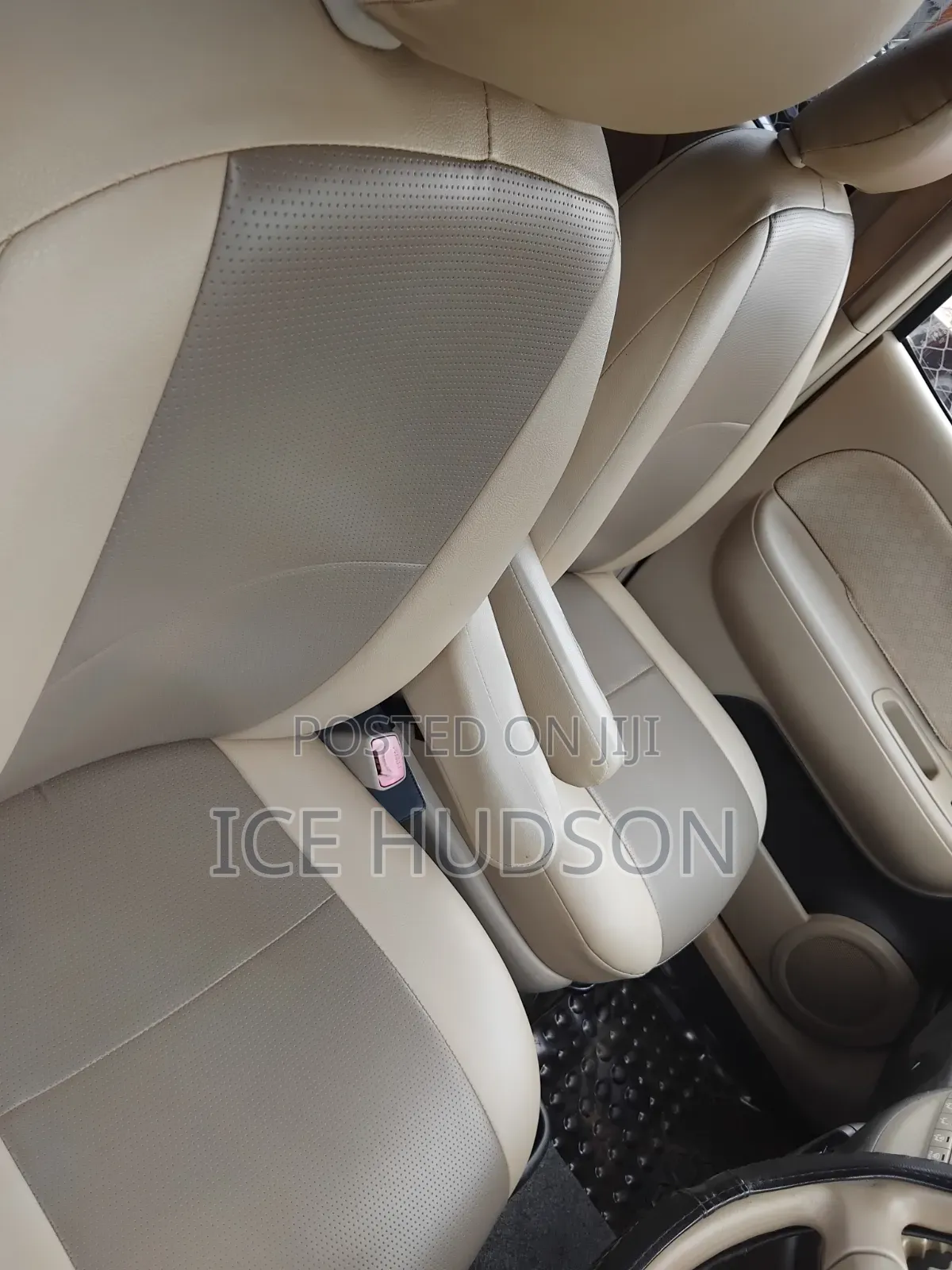 Toyota Sienta 2012 Silver