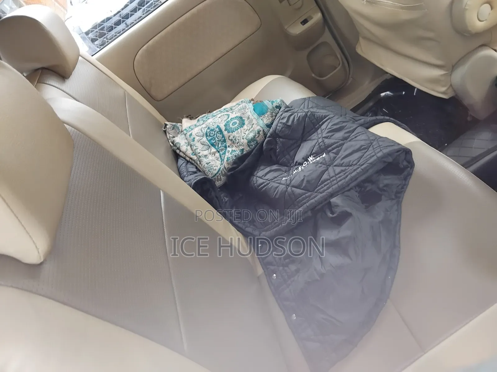 Toyota Sienta 2012 Silver