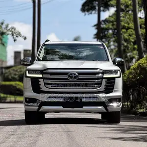 Toyota Land Cruiser LC300 2025 White