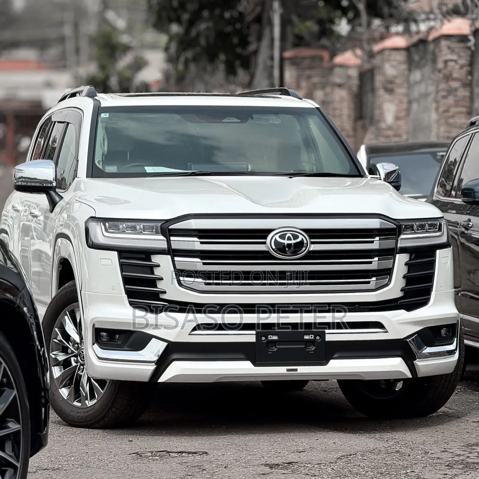 Toyota Land Cruiser LC300 2025 White