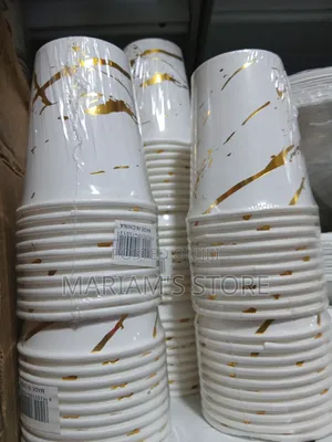 A Pack of 12 Disposable Decorative Cups