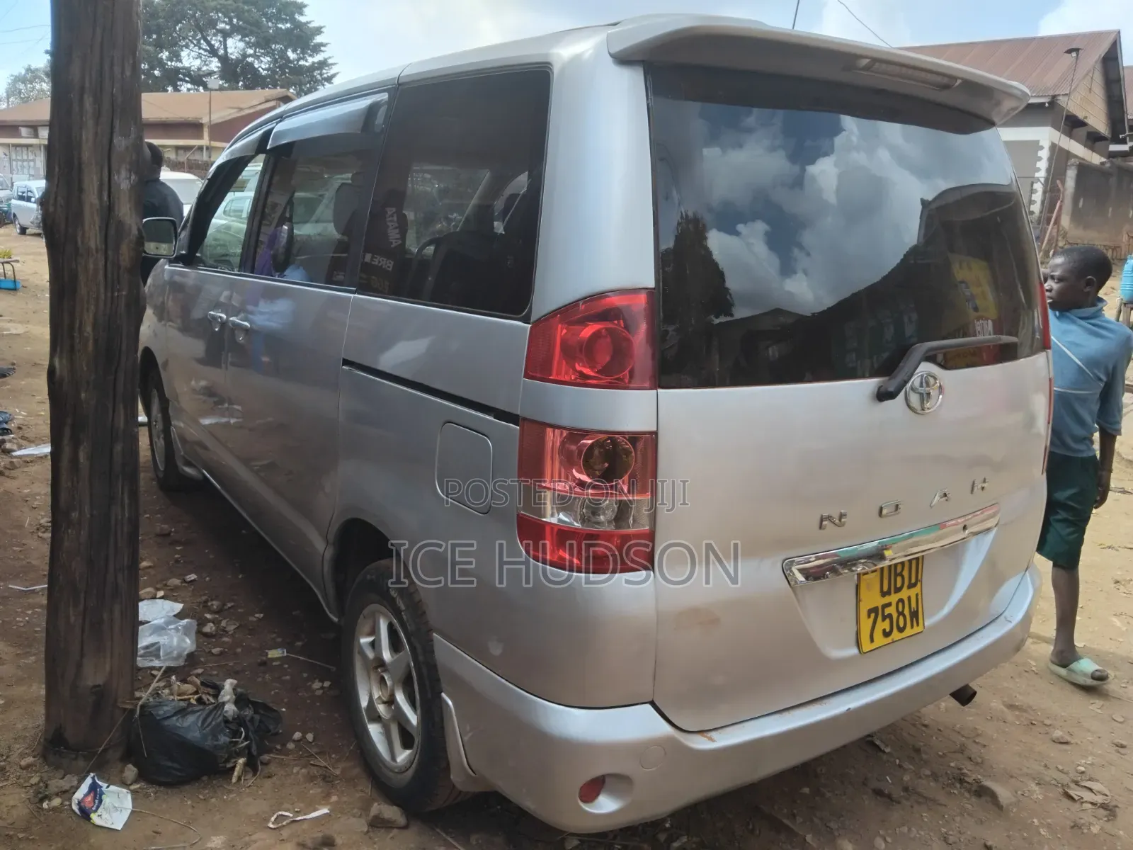 Toyota Noah 2004 Silver
