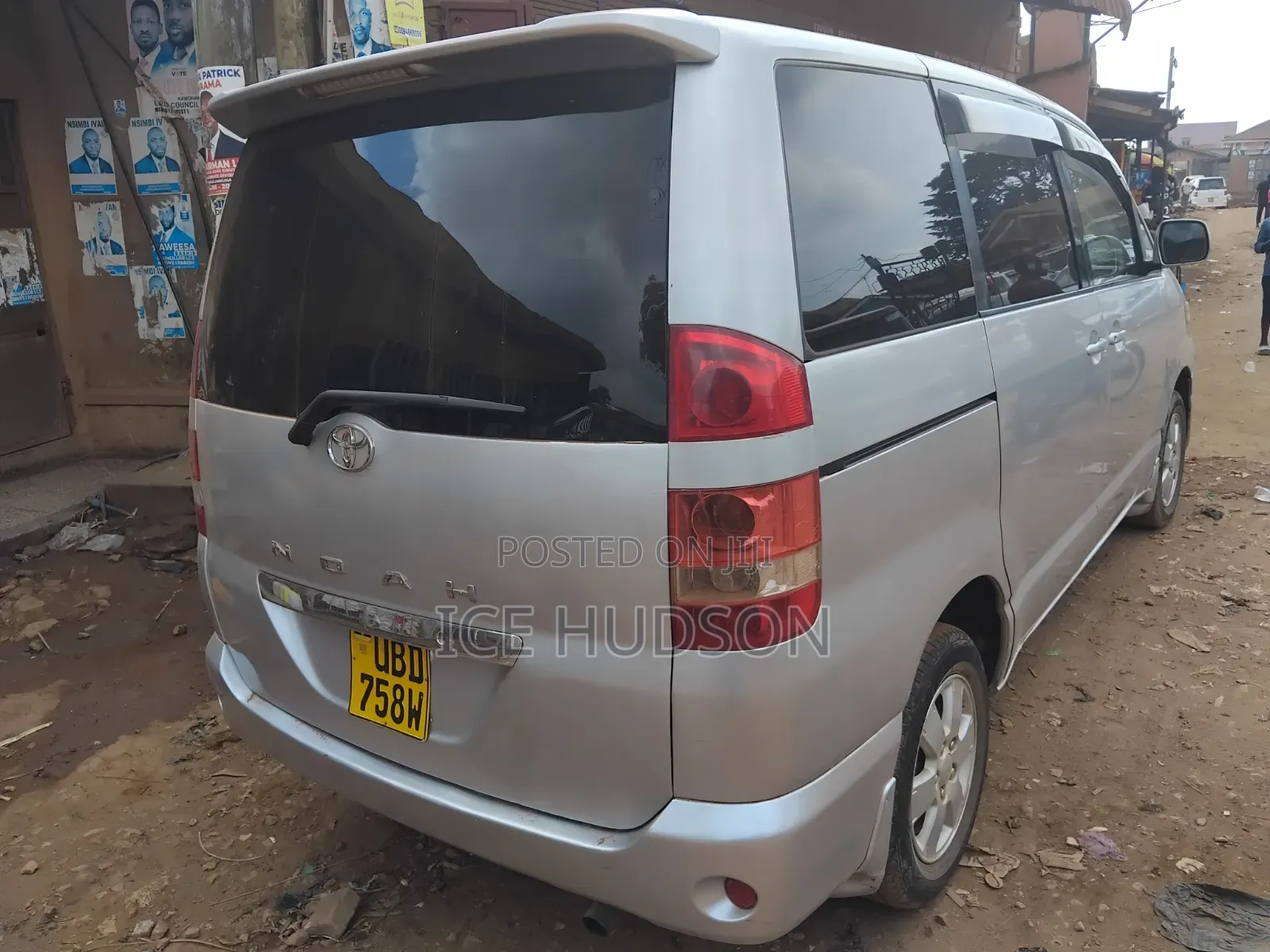Toyota Noah 2004 Silver