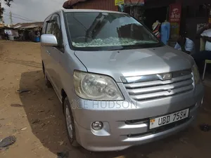Toyota Noah 2004 Silver