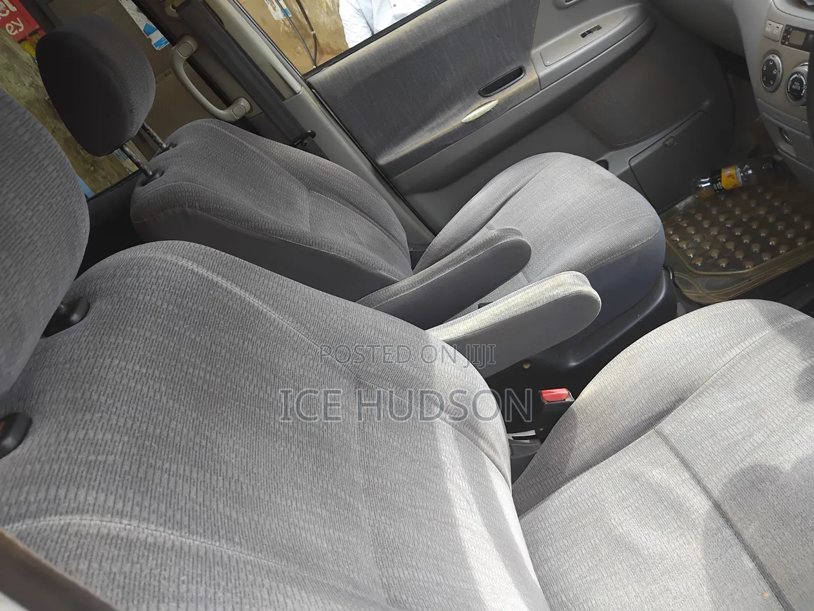 Toyota Noah 2004 Silver