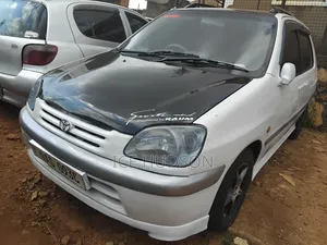 Toyota Raum 2002 White