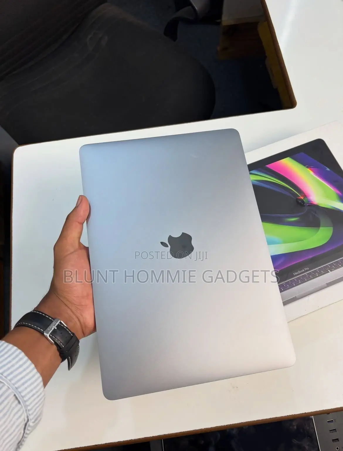 Laptop Apple MacBook Pro 2022 M2 8GB Apple M2 HDD+SSD 512GB