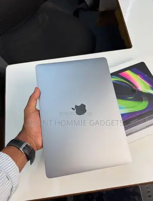 Laptop Apple MacBook Pro 2022 M2 8GB Apple M2 HDD+SSD 512GB