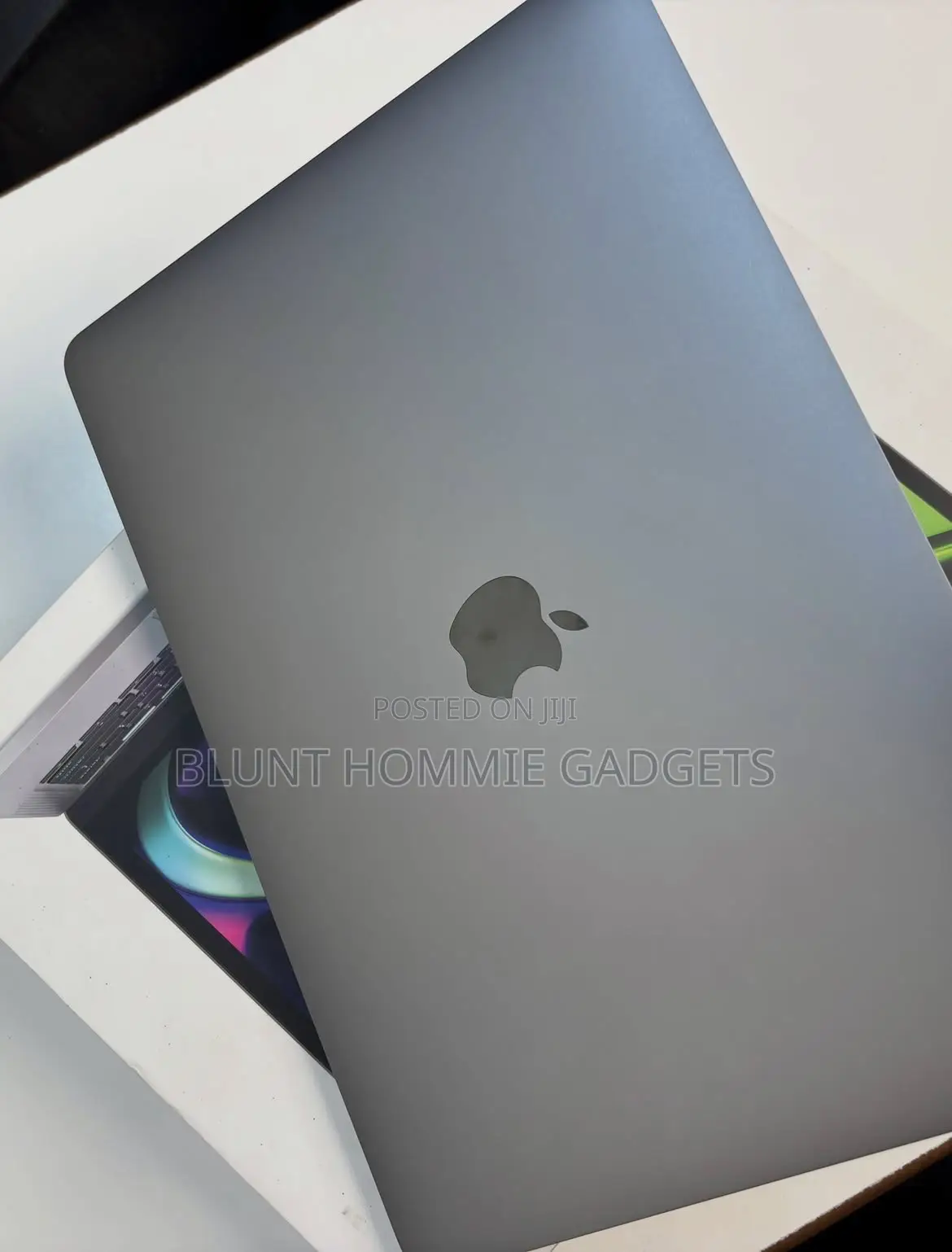 Laptop Apple MacBook Pro 2022 M2 8GB Apple M2 HDD+SSD 512GB