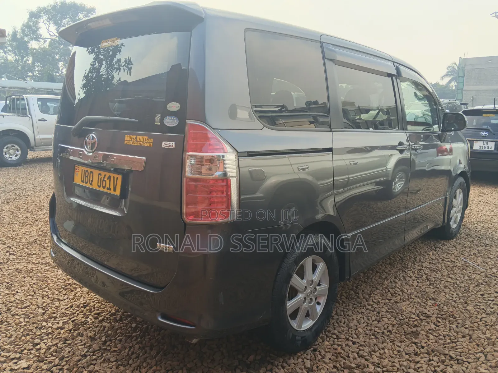 Toyota Noah 2009