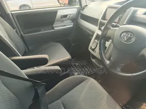 Toyota Noah 2009