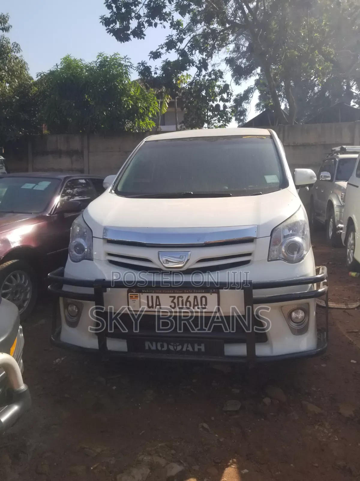 Toyota Noah 2010 White