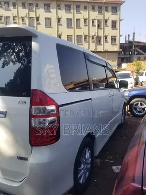 Toyota Noah 2010 White