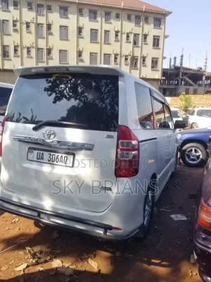 Toyota Noah 2010 White