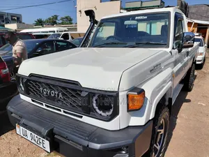 Toyota Land Cruiser 2018 White