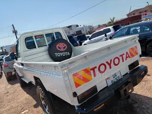 Toyota Land Cruiser 2018 White