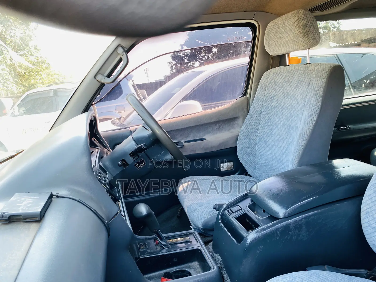 Toyota HiAce 2001 White