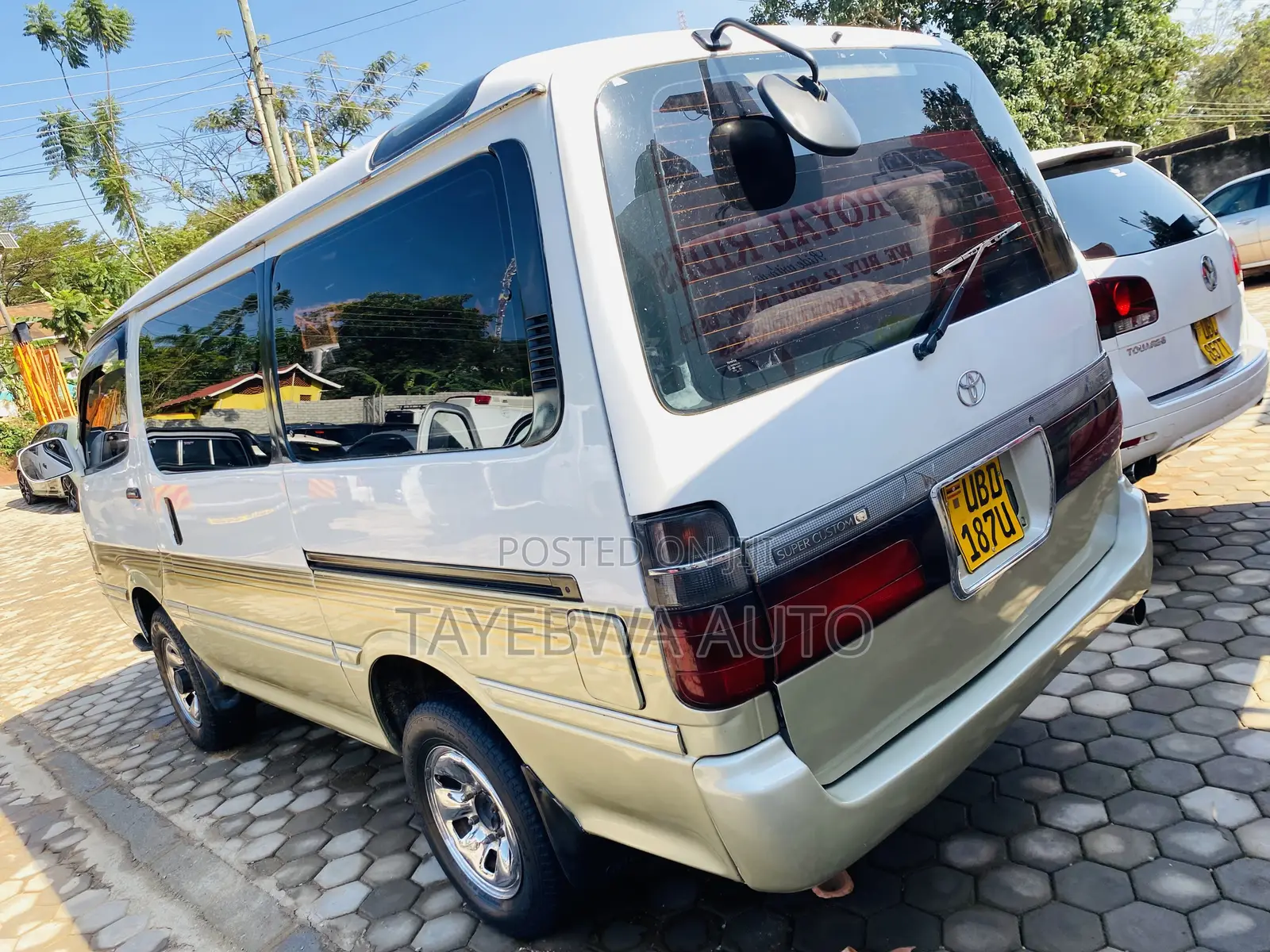 Toyota HiAce 2001 White
