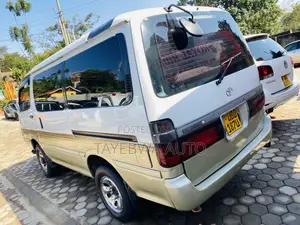 Toyota HiAce 2001 White