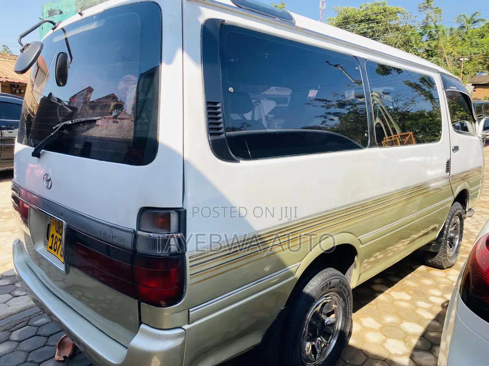 Toyota HiAce 2001 White