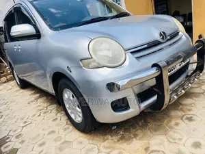 Toyota Sienta 2008