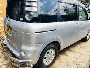 Toyota Sienta 2008
