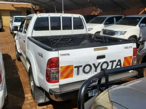 Toyota Hilux 2014 White