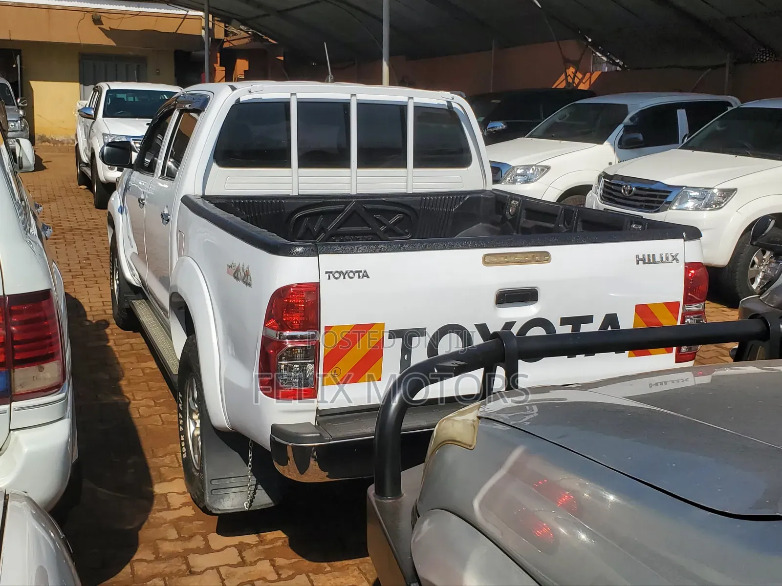 Toyota Hilux 2014 White
