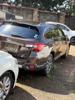 Subaru Outback 2.5i Premium AWD 2017 Gold