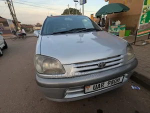 Toyota Raum 1998 Silver