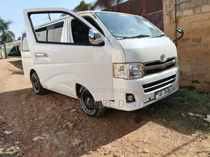 Toyota HiAce 2012 White