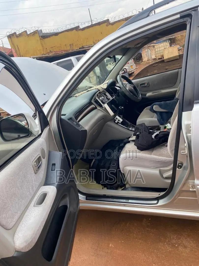 Toyota Kluger 2004 Silver
