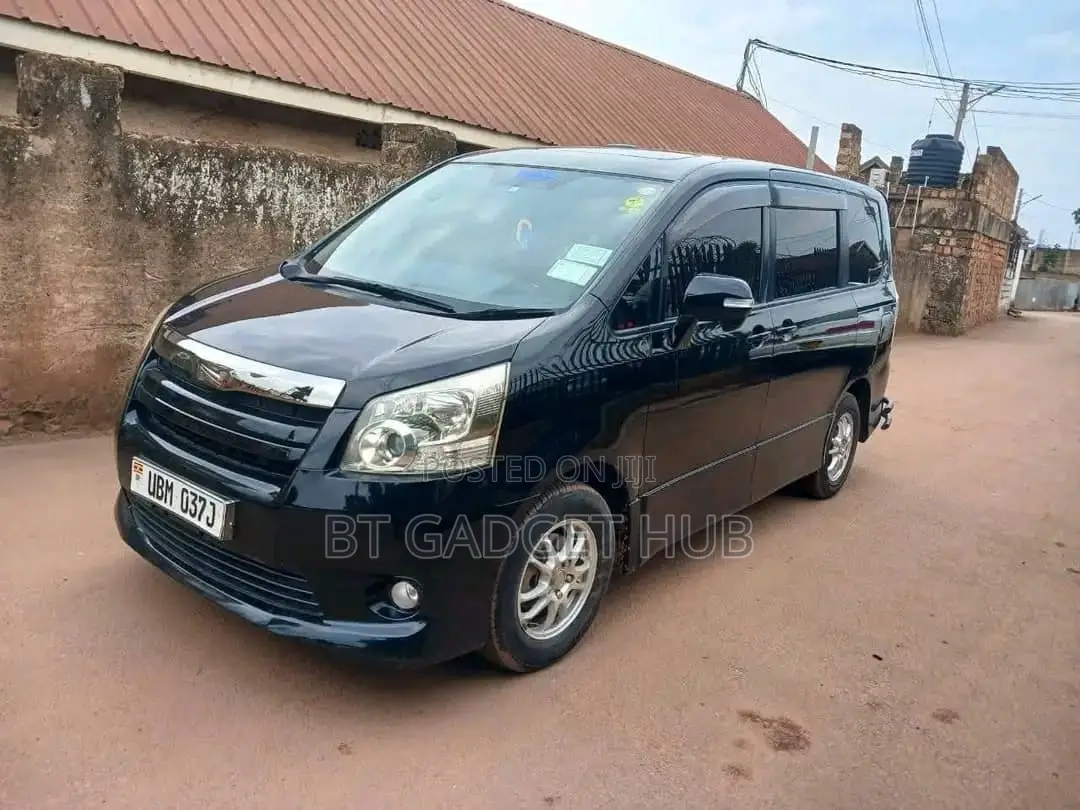 Toyota Noah 2012 Black
