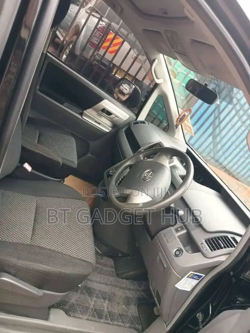 Toyota Noah 2012 Black