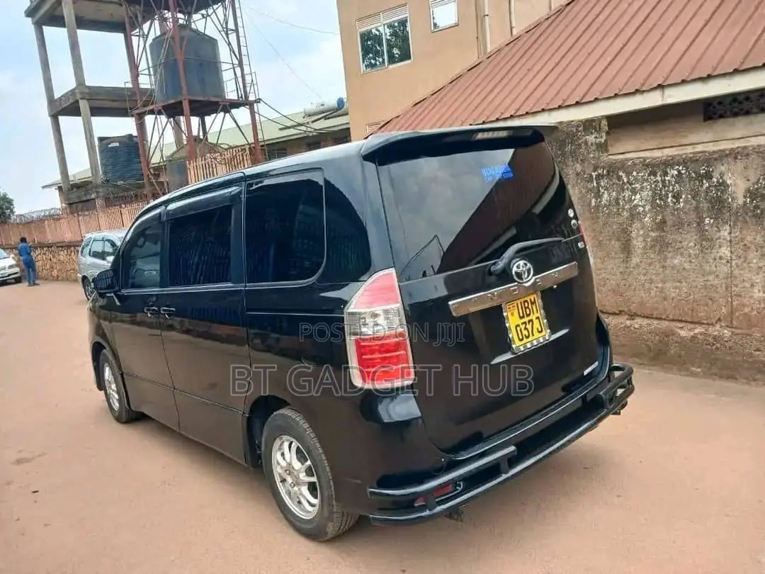 Toyota Noah 2012 Black