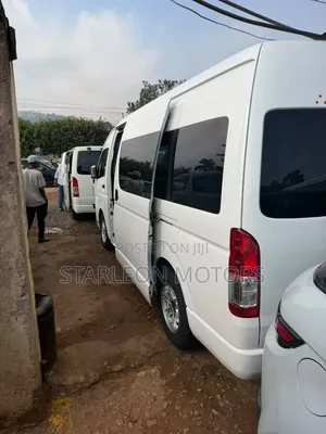 Toyota HiAce 2015 White