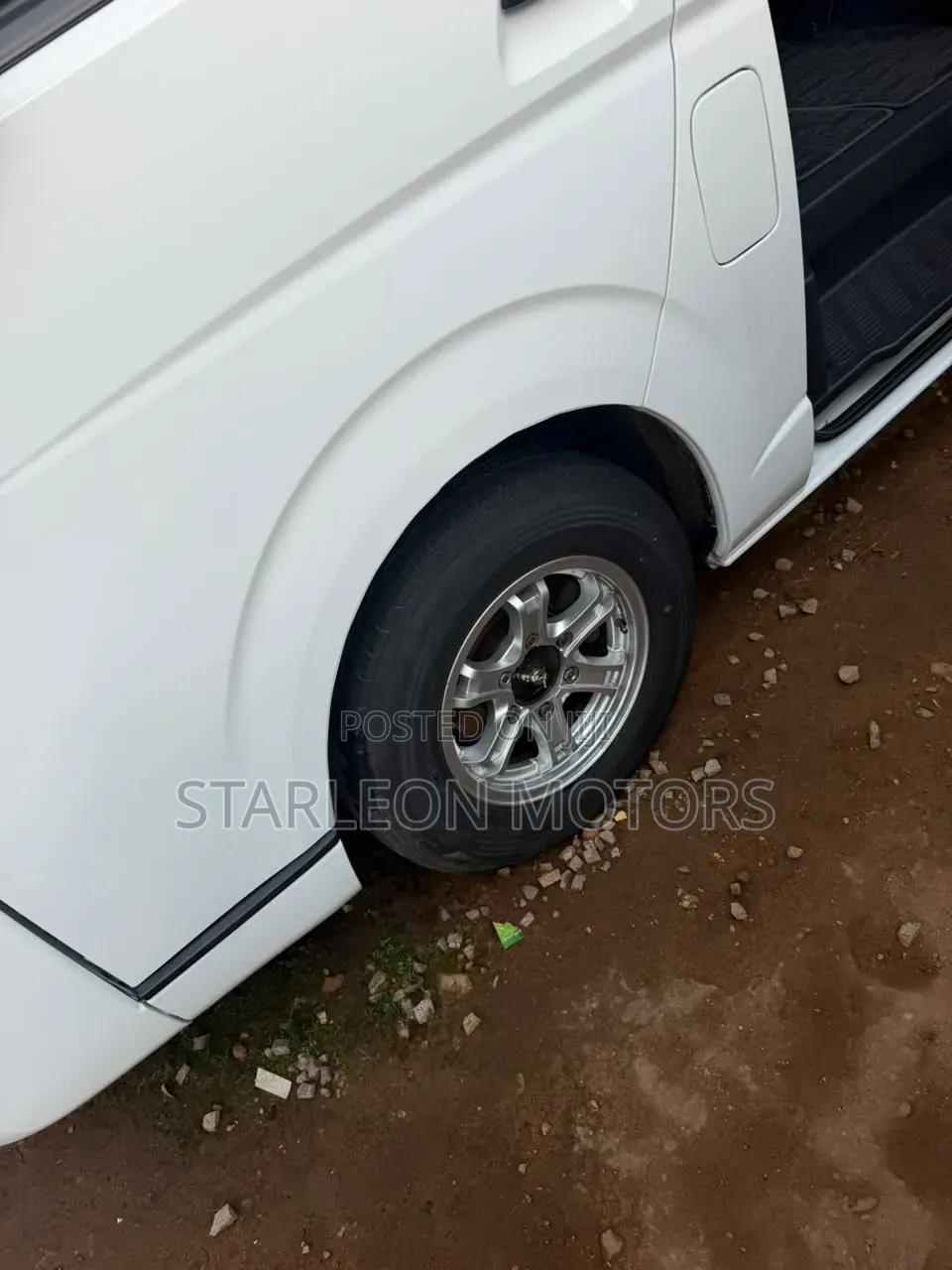 Toyota HiAce 2015 White