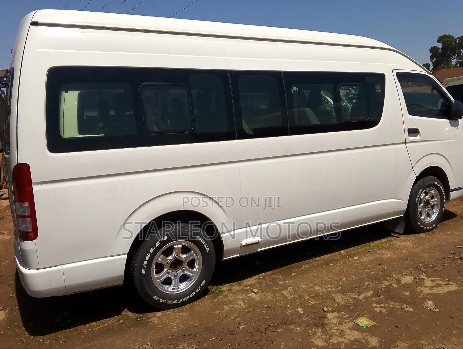 Toyota HiAce 2015 White