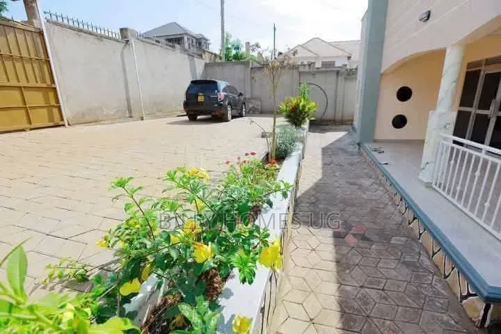 4bdrm House in Nangabo for sale