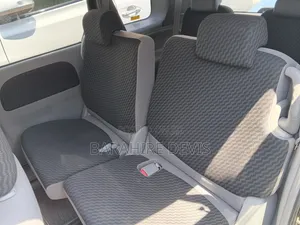 Toyota Sienta 2010 Gray
