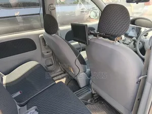 Toyota Sienta 2010 Gray