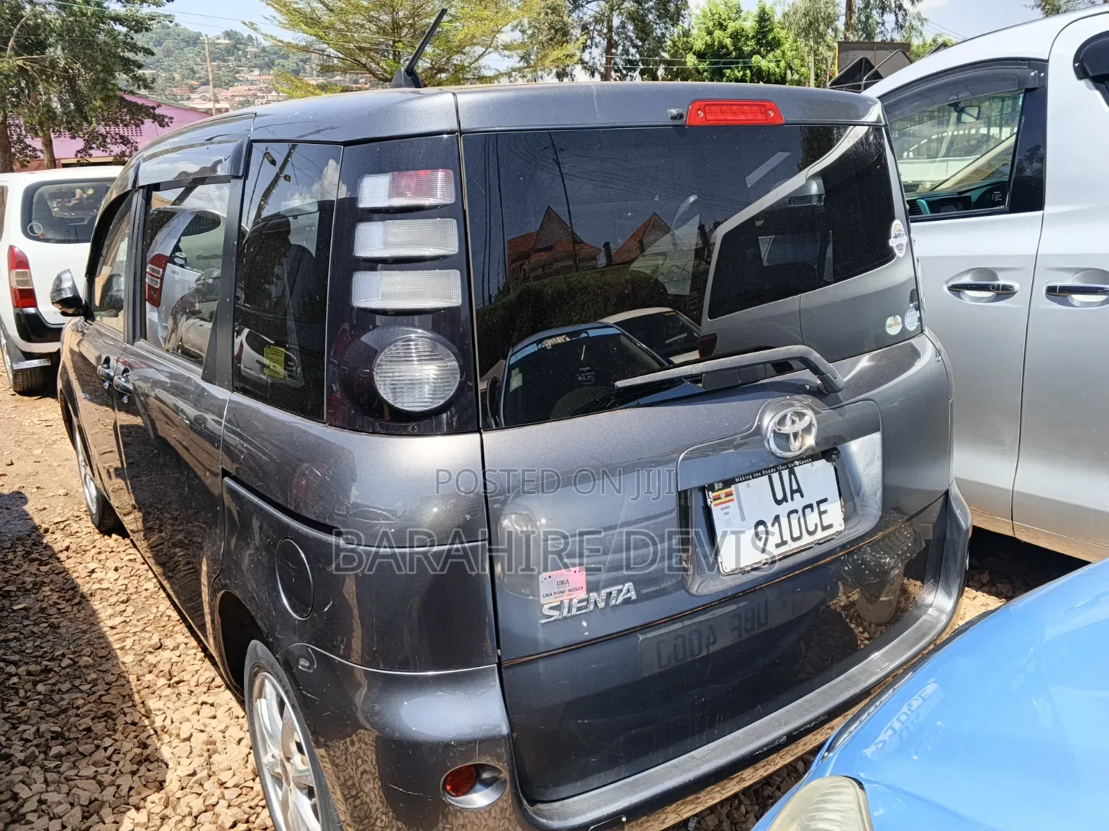 Toyota Sienta 2010 Gray