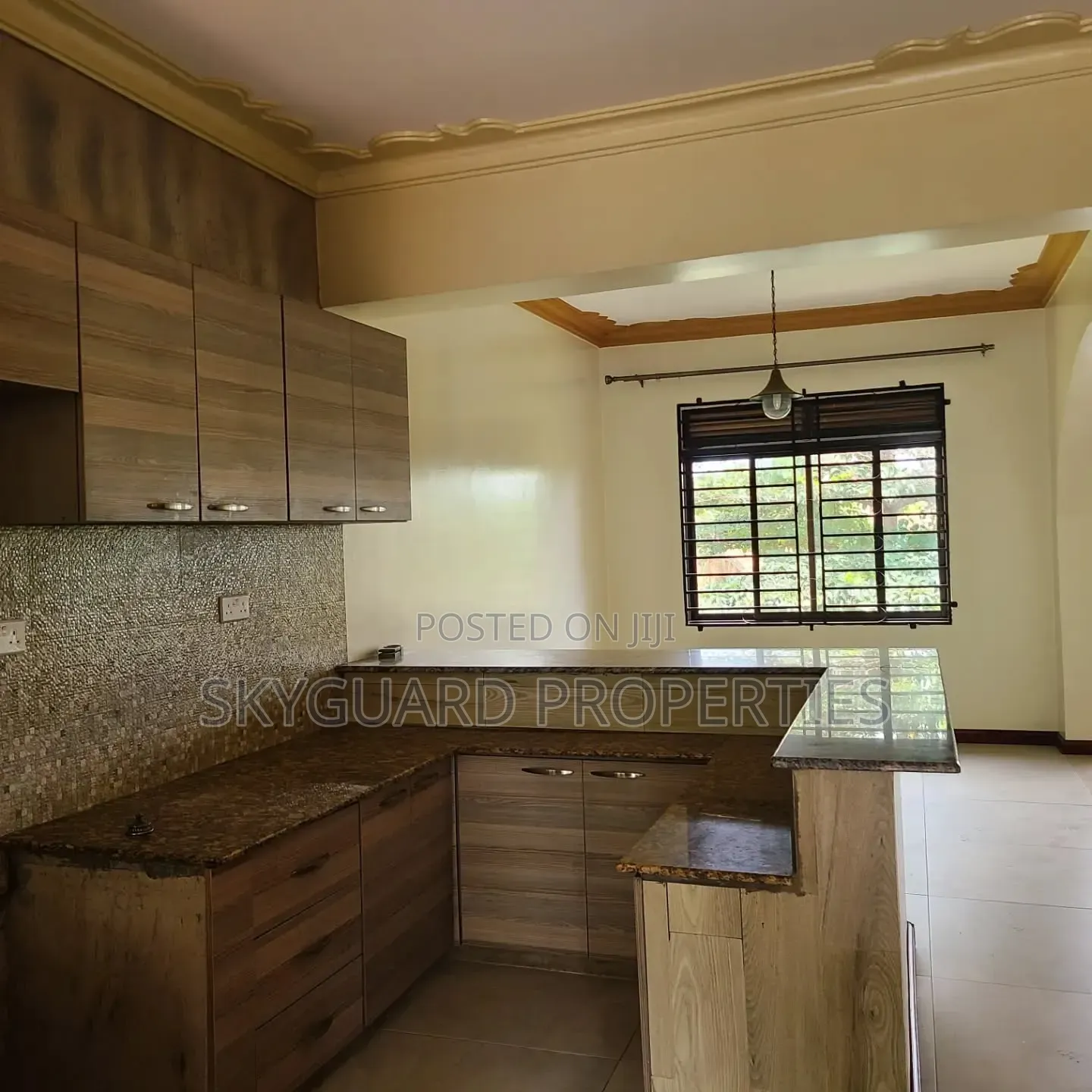 3bdrm Apartment in Muyenga, Central Division for rent