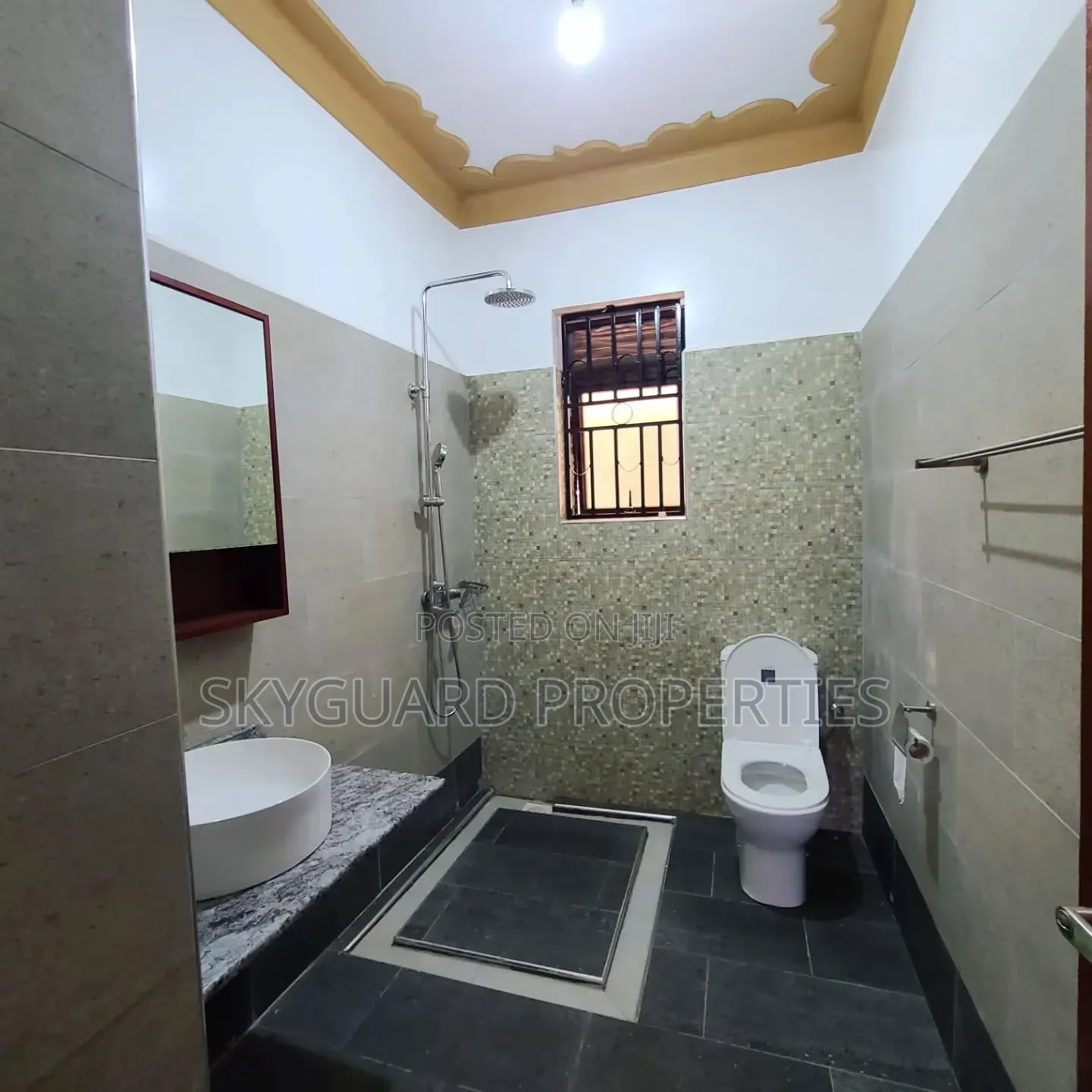3bdrm Apartment in Muyenga, Central Division for rent