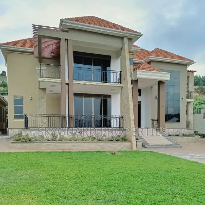 6bdrm Mansion in Buziga, Central Division for rent